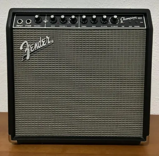 Fender Champion 40 (sem trocas)