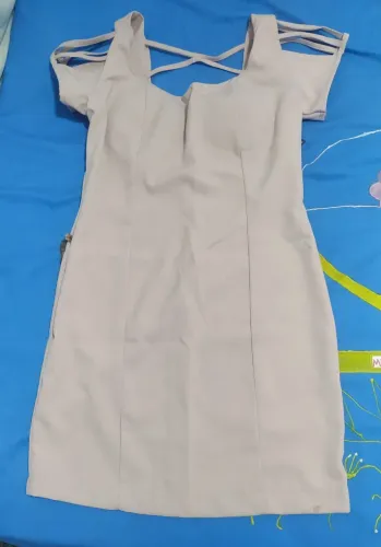Vestido Rose com Detalhes nas mangas( Novo)