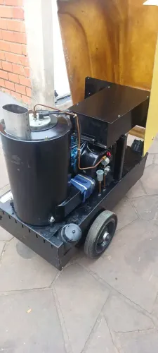 lava jato com água quente karcher