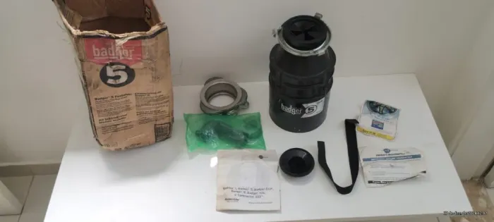 Triturador de resto de alimentos Insinkerator Badger 5, 1/2 Hp com cabo de alimentação. 