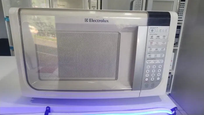 Microondas Eletrolux 31 Litros com garantia de 3 meses 