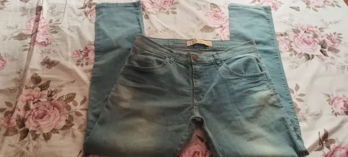 Calça Jeans Azul Clara - Conforto e Estilo