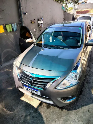 Nissan versa SL câmbio CVT 2017