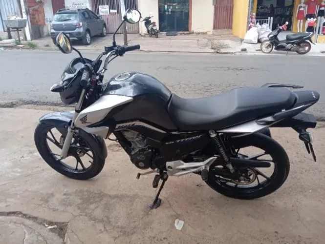 Honda Cg Titan 160 completa cinza 2023 linda 18.000km só valor 18.000