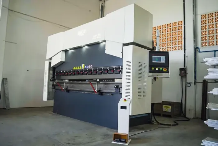 Dobradeira Hidráulica NOVA 135 Tons (6 mm)