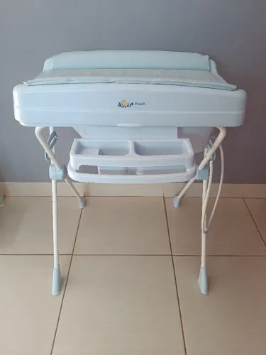 Banheira Burigotto com trocador semi novo.