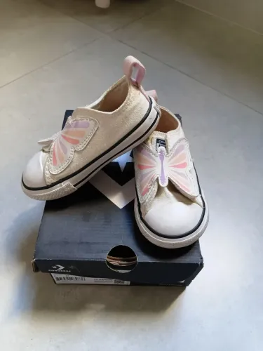 Tênis All Star de Borboleta