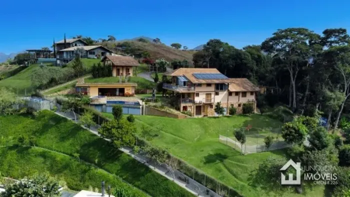 Casa em Condomínio- Petrópolis, Itaipava