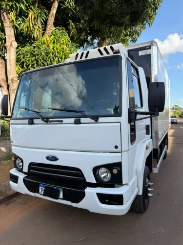 Ford 1119 3/4 baú refrigerado fibrasil ano 2017