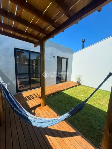 2 casas no bairro da encantada em Garopaba a 10 min do centro de Garopaba e 6 min. da prai