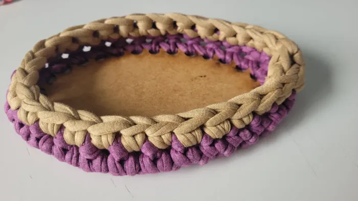 Mini porta treco oval de crochê