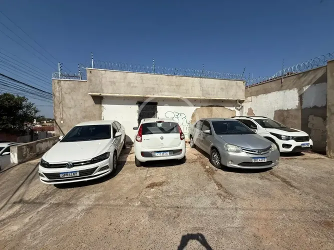 "Salas Comerciais Para Investir + Casa com Potencial em Abaixo Oportunidade Única!" codig