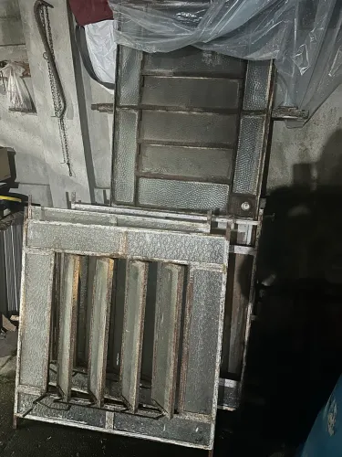 Vendo Porta e Janela de ferro 