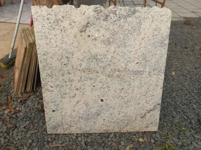 Pedra de granito beje 170 reais