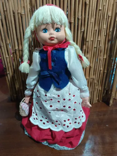Boneca três em uma antiga