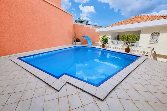 Disponível para Venda ou Locação | Oportunidade Única no Jardim Bibi 479m², Piscina, 3 Su