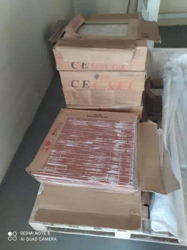 Lote de cerâmica 10 reais o metro tenho uns 35 metros