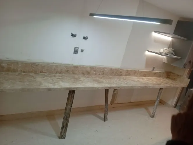 Bancada de travertino pr escritório