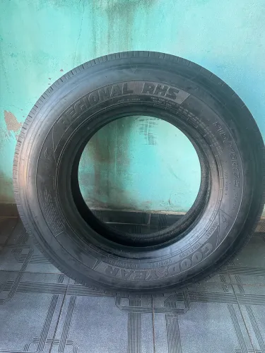 Pneu Goodyear 215/75/17,5