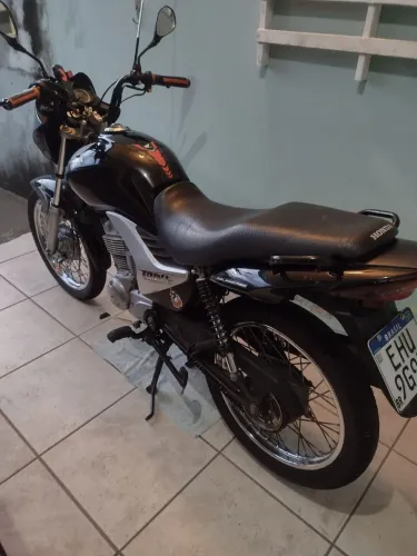 Vendo CG 150 esd flex , ano 2010 em em ótimo estado, motor novo , toda revisada 