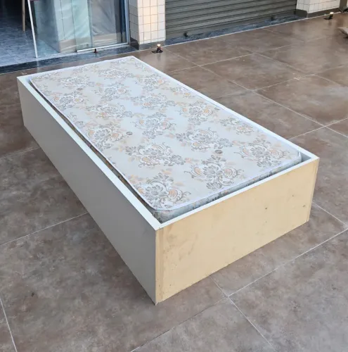 Cama de solteiro com colchão solteiro usado