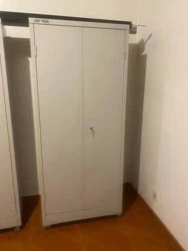 Vendo armário de duas portas