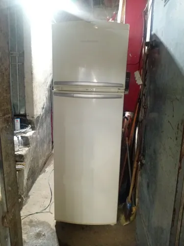 Vendo geladeira da marca brastemp de 410 litros