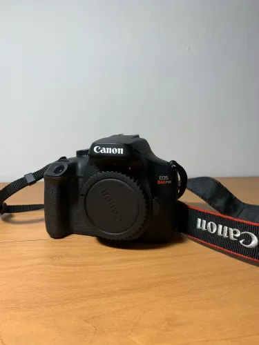 Camera Canon EOS T200 + Lente Canon EFS 18-55mm 0.25/0.8ft