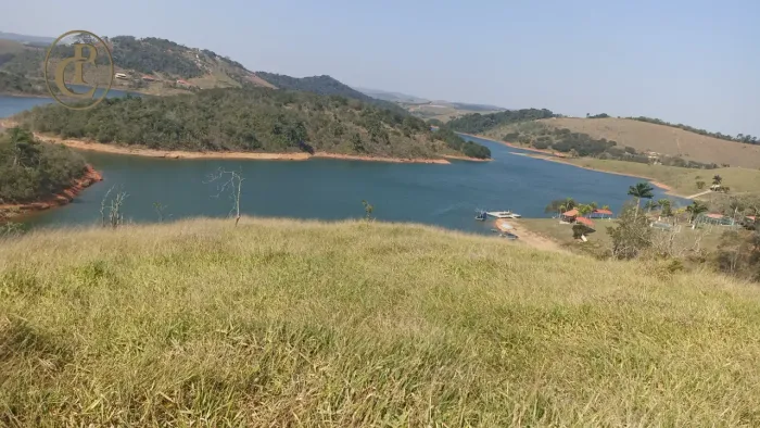 Sítio de 9 alqueires em são José dos campos com vista para a represa