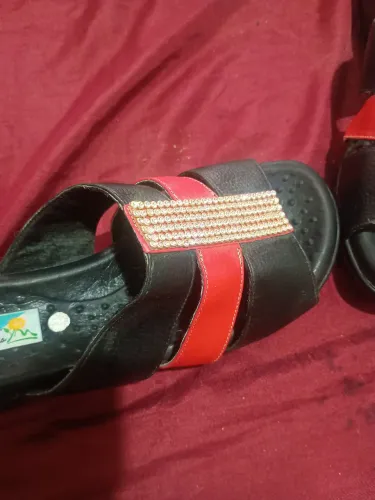Vendo uma sandália magnética,38,linda e confortável,nova