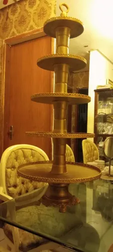 Doceira de festa em bronze