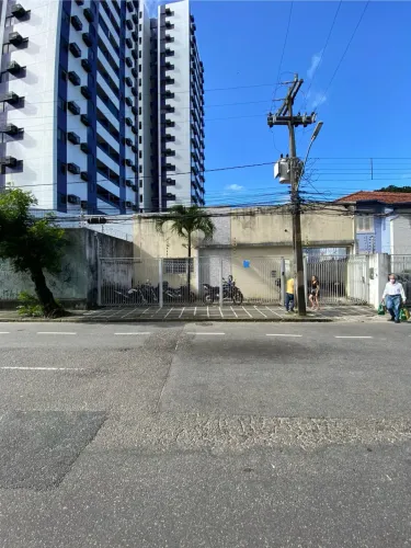 Casa Comercial para venda possui 160 metros quadrados com 8 salas em Encruzilhada