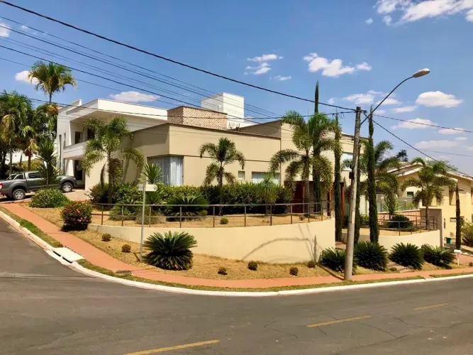 Casa à venda Esquina com 4 Suites, Condomínio do Lago, Goiânia - GO.