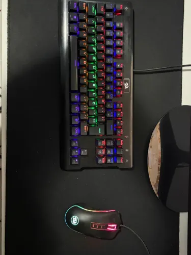 Teclado mecânico Visnu Rainbow + Mouse Redragon Cobra RGB