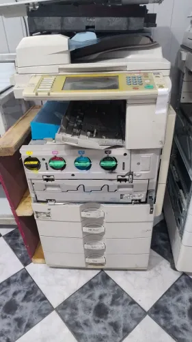 Copiadora Ricoh MP C 2550