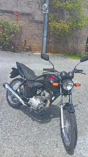 Fan 125 ES com partida elétrica 8.000