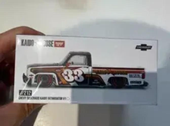 MINI GT KAIDO HOUSE 1/64 Chevrolet Silverado KAIDO, número de série 212.