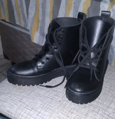 Bota coturno preta