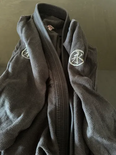 Kimono Keiko Raça preto A2