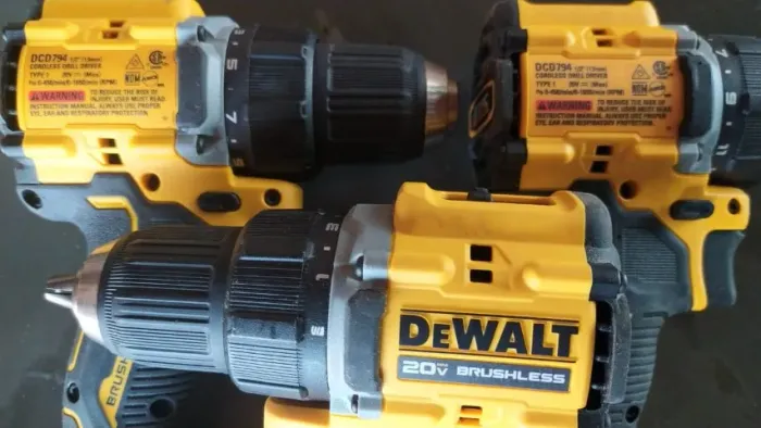 Parafusadeira/Furadeira de impacto 20V - DCD 794 (DeWALT)
