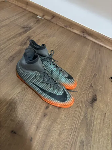 CHUTEIRA MERCURIAL CR7