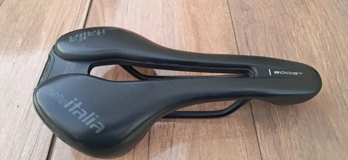 Selim selle italia boost 145mm vazado leve 220g