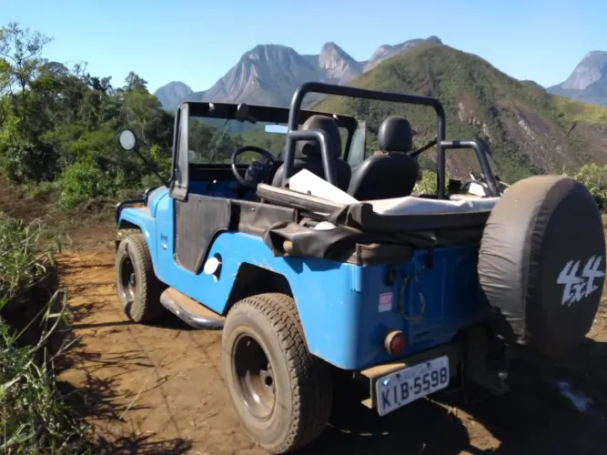 Willys Overland Jeep 2.6 12V Gasolina 2P 1983