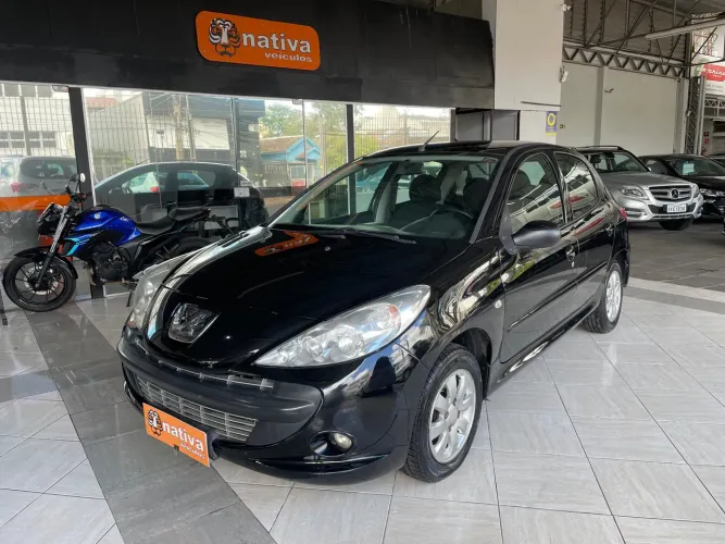 Peugeot 207 XR 1.4 Flex 8V 5P 2011