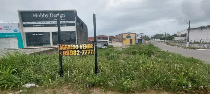 Imóvel para venda possui 770 metros quadrados em Cidade Universitária - Maceió - AL
