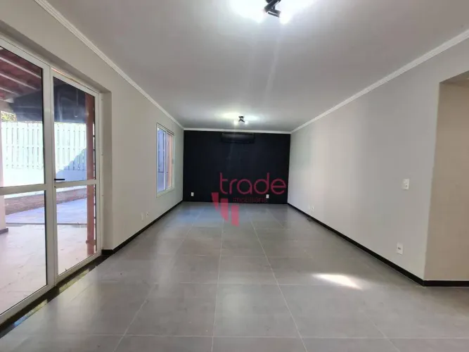 Casa em Condomínio para Alugar de 03 Quartos sendo 01 Suíte no Bairro Bosque das Juritis e