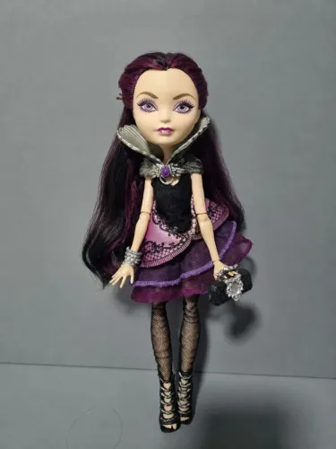 Boneca Raven Queen