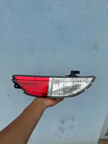 lanterna da luz de ré (ou refletor do para-choque traseiro) esquerda Fiat toro