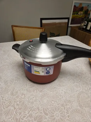 Panela de pressão nova