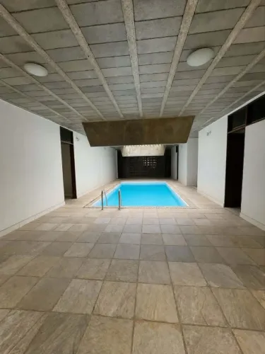 Alugo casa térrea com piscina em Candeias para residência ou comercio